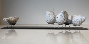 Outsider / Gips auf Metall, ca. 15 x 40 x 10 cm